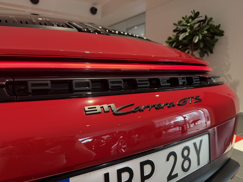 Porsche 911 Carrera JBP28Y