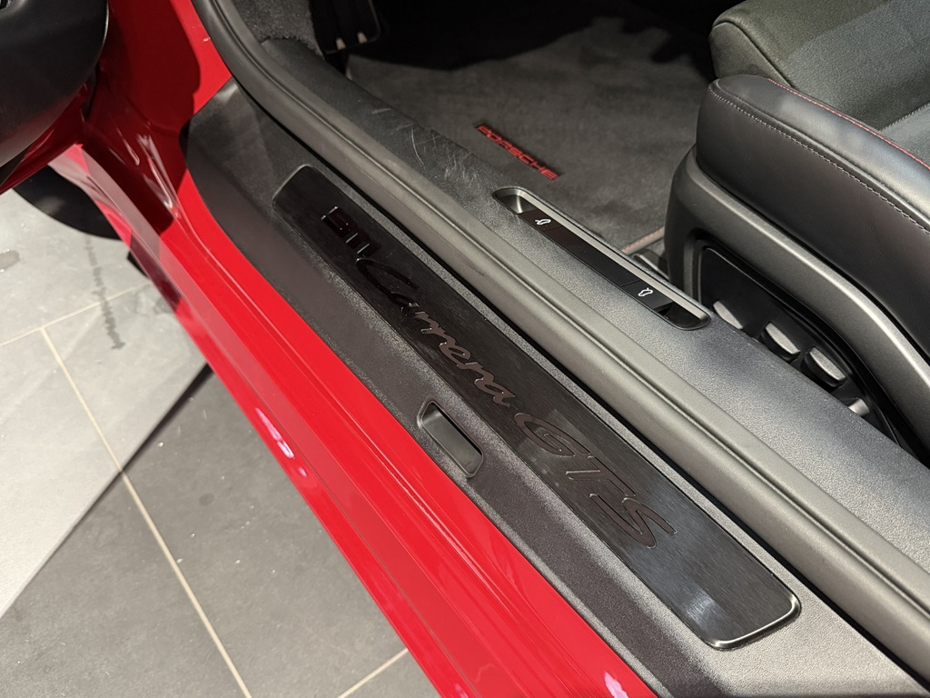 Porsche 911 Carrera JBP28Y