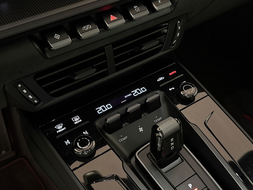 Porsche 911 Carrera JBP28Y