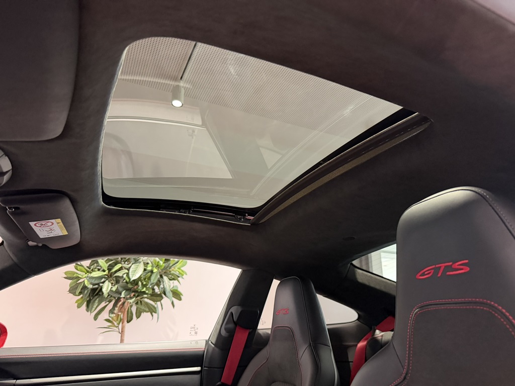 Porsche 911 Carrera JBP28Y