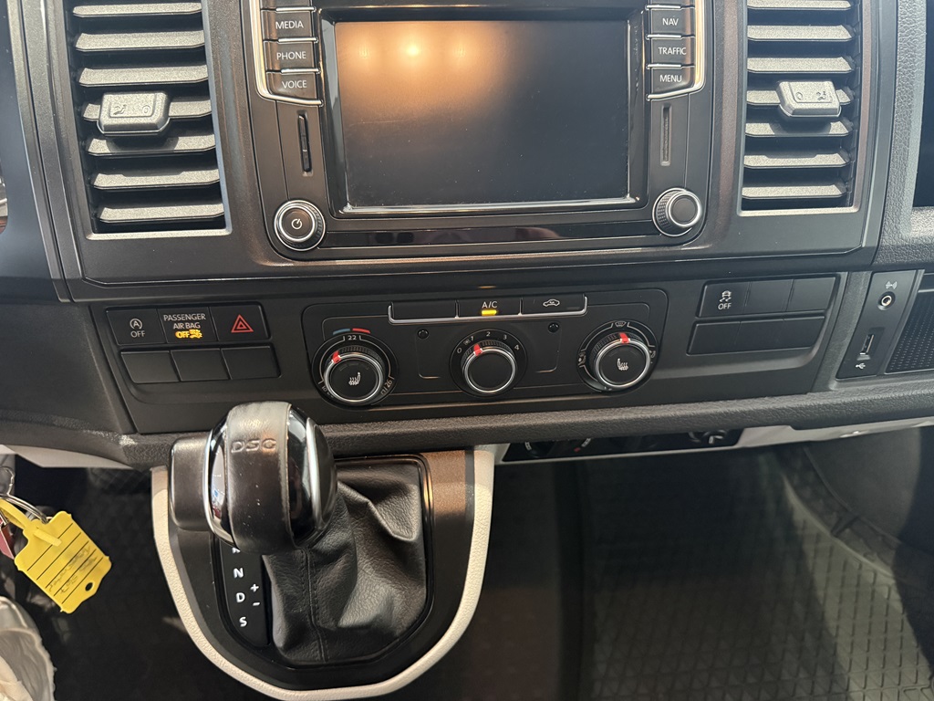 Volkswagen T6 JBS567