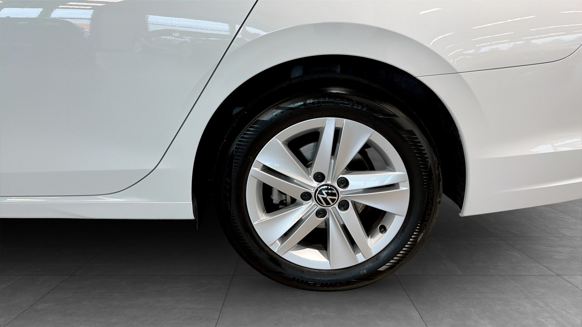 Volkswagen Golf JBU31D
