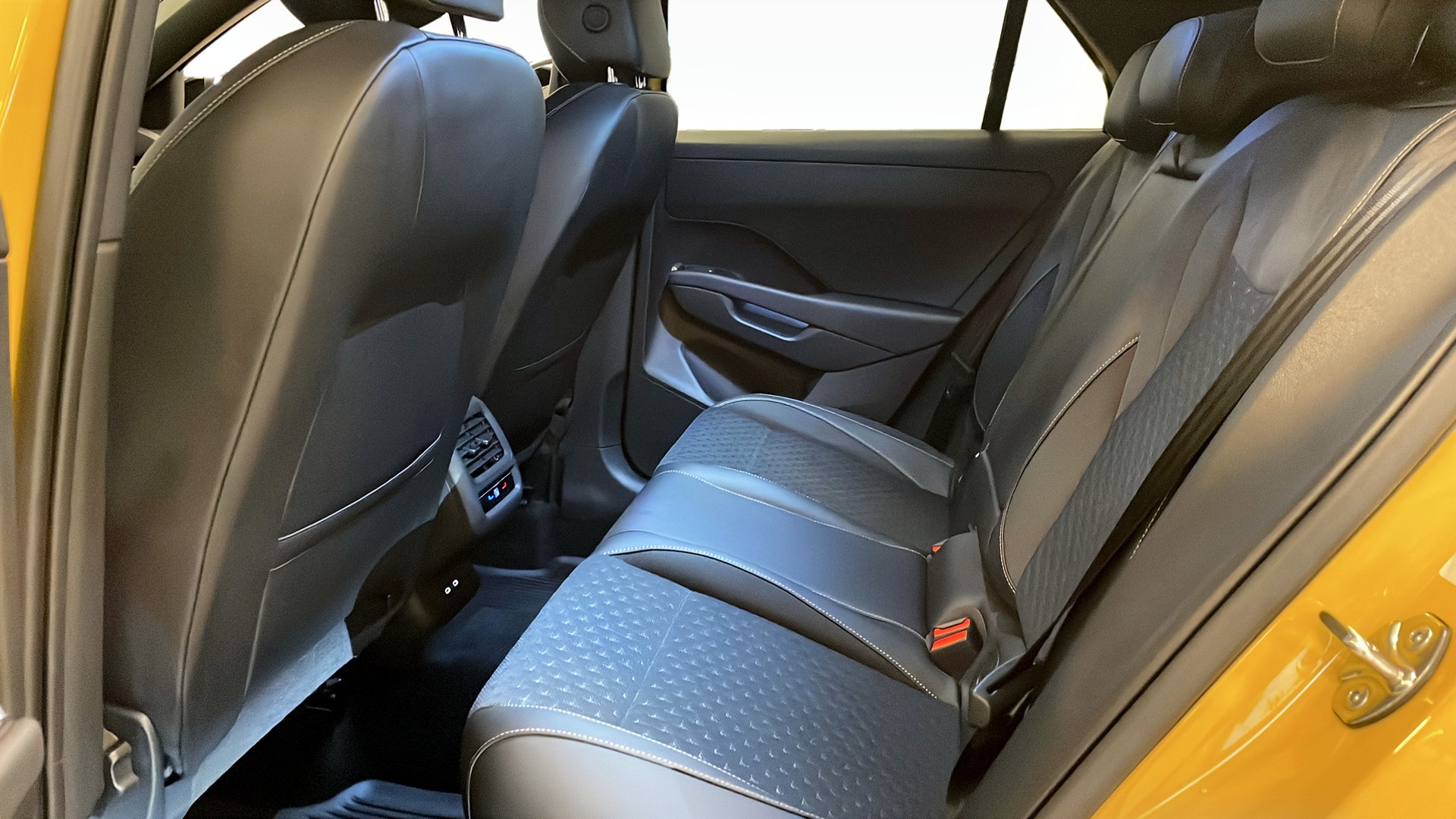 Volkswagen T-Roc JBU75Z