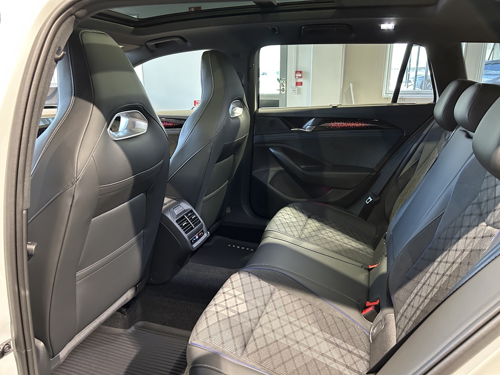 Volkswagen Passat JBY84C