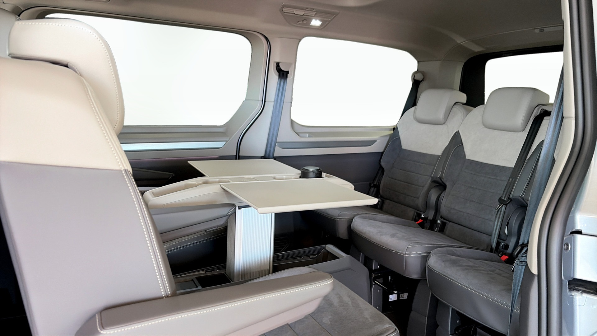 Volkswagen T7 Multivan JCA81T