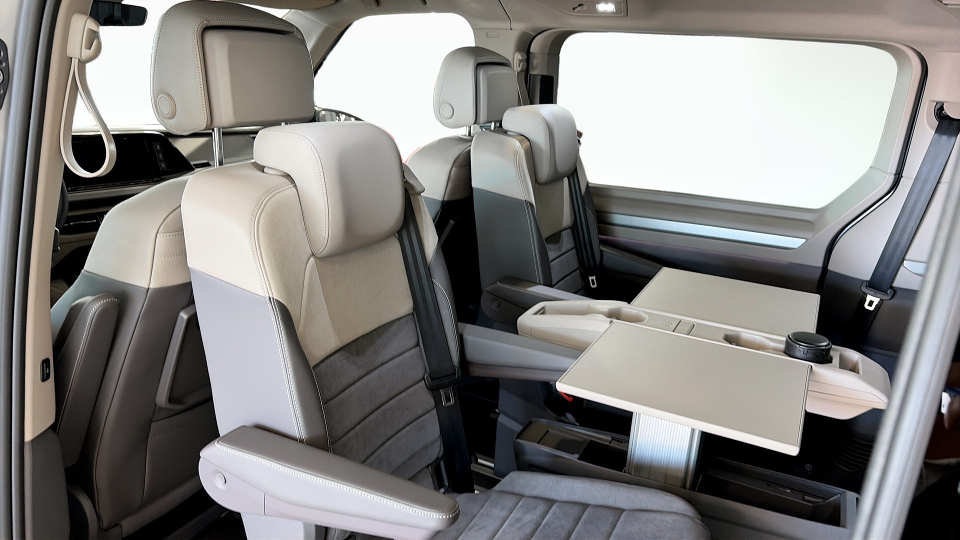 Volkswagen T7 Multivan JCA81T