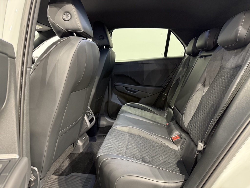 Volkswagen T-Roc JCA90W
