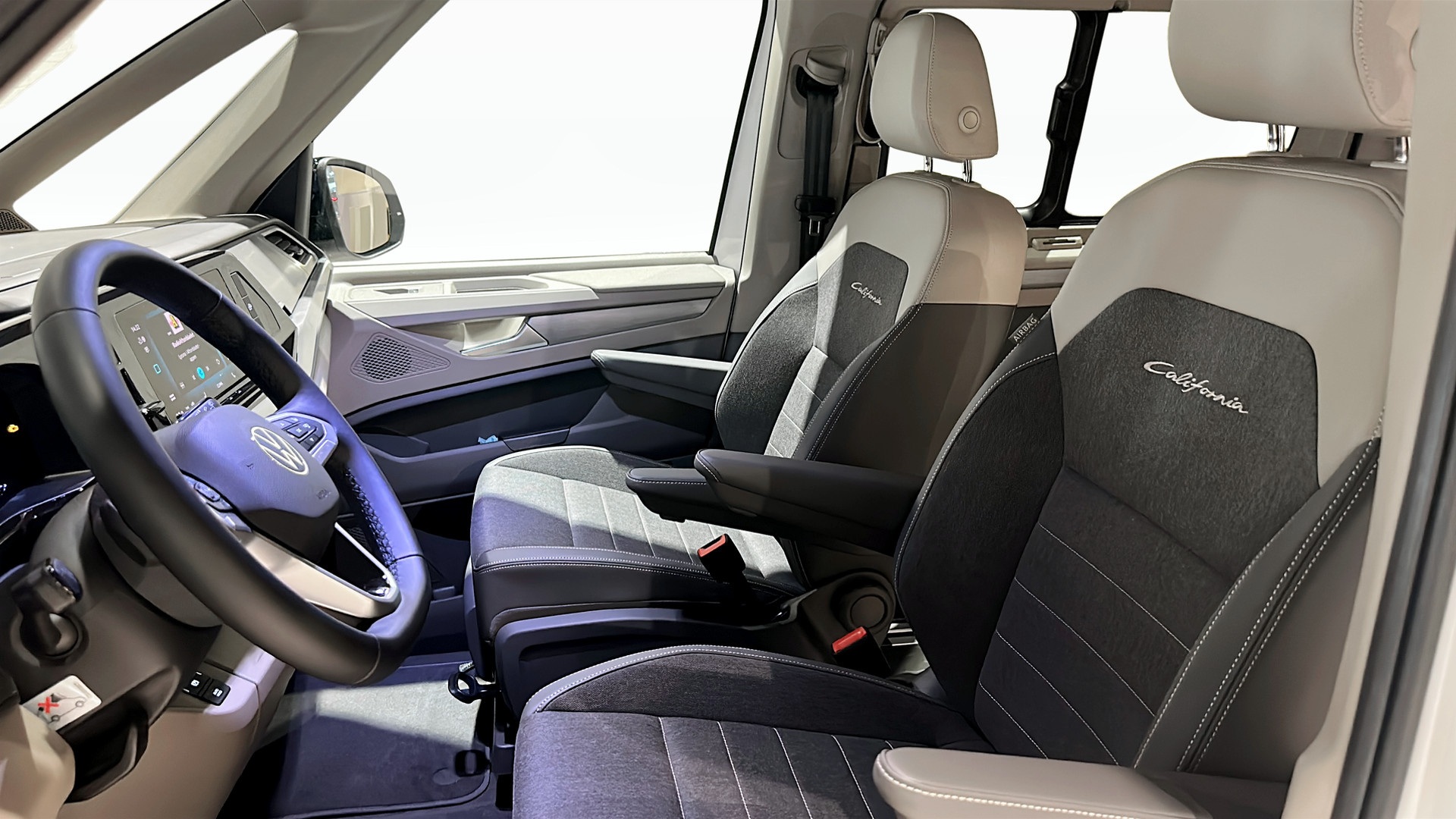 Volkswagen T7 California JCD22C