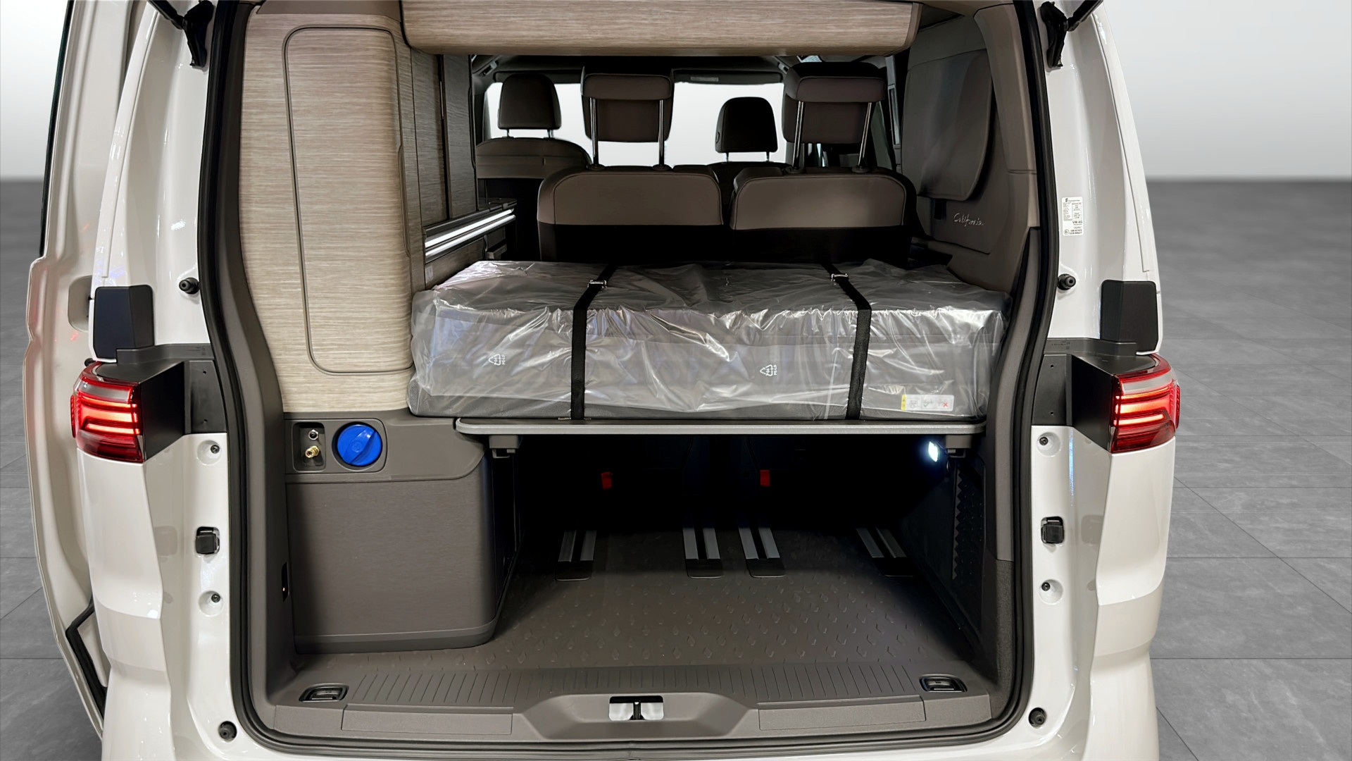 Volkswagen T7 California JCD22C