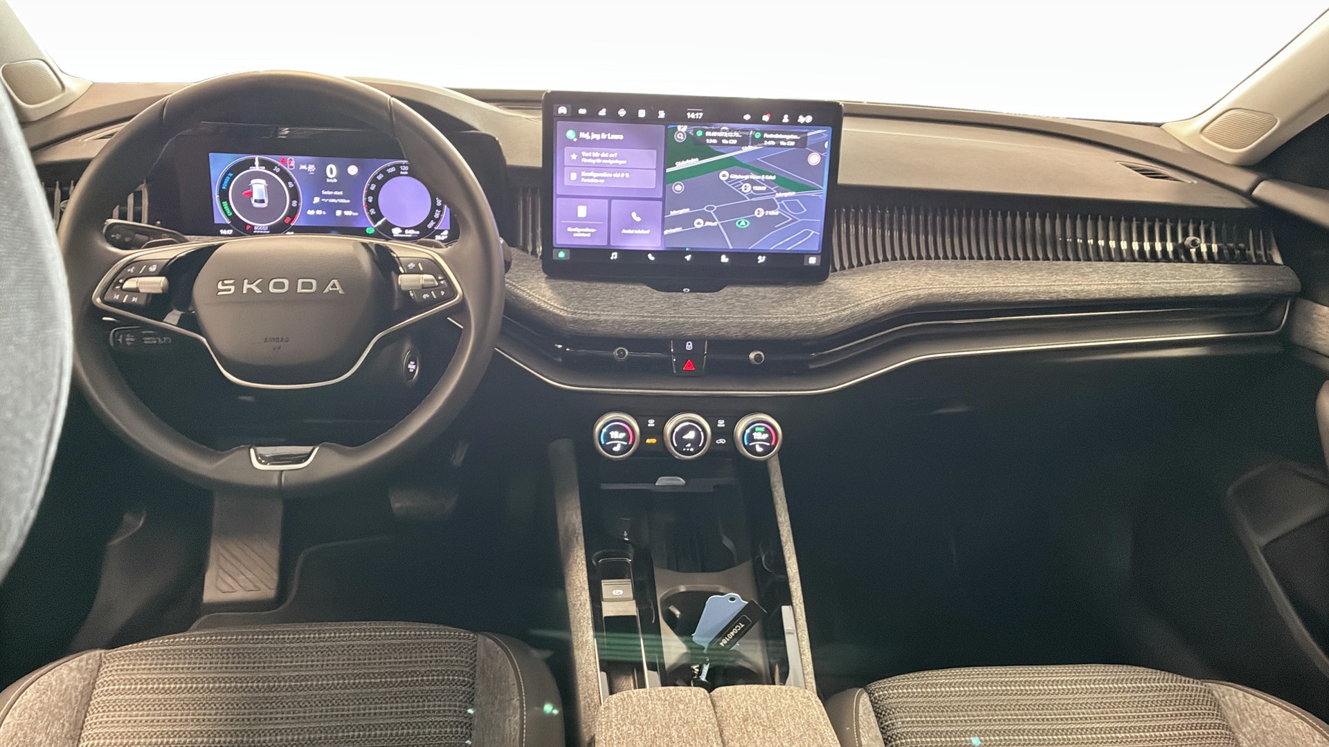 Skoda Superb Combi JDN79F