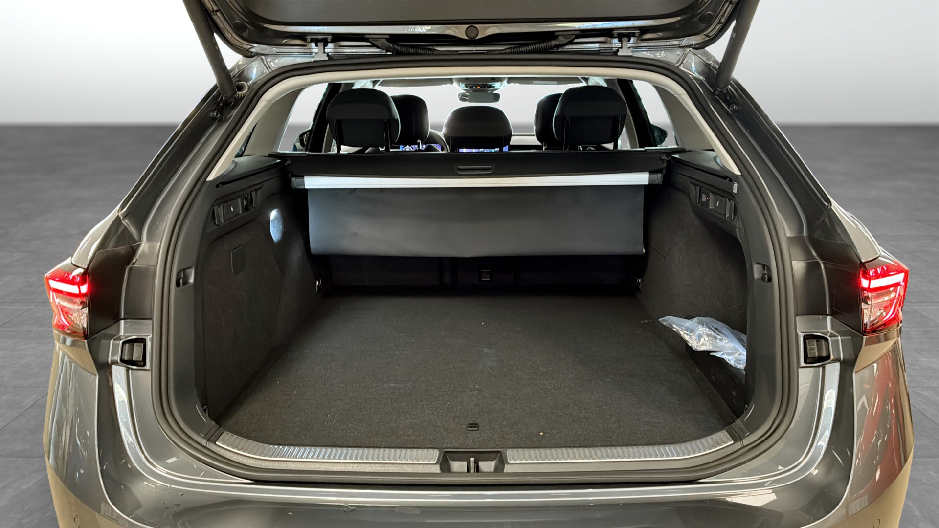 Skoda Superb Combi JDN79F