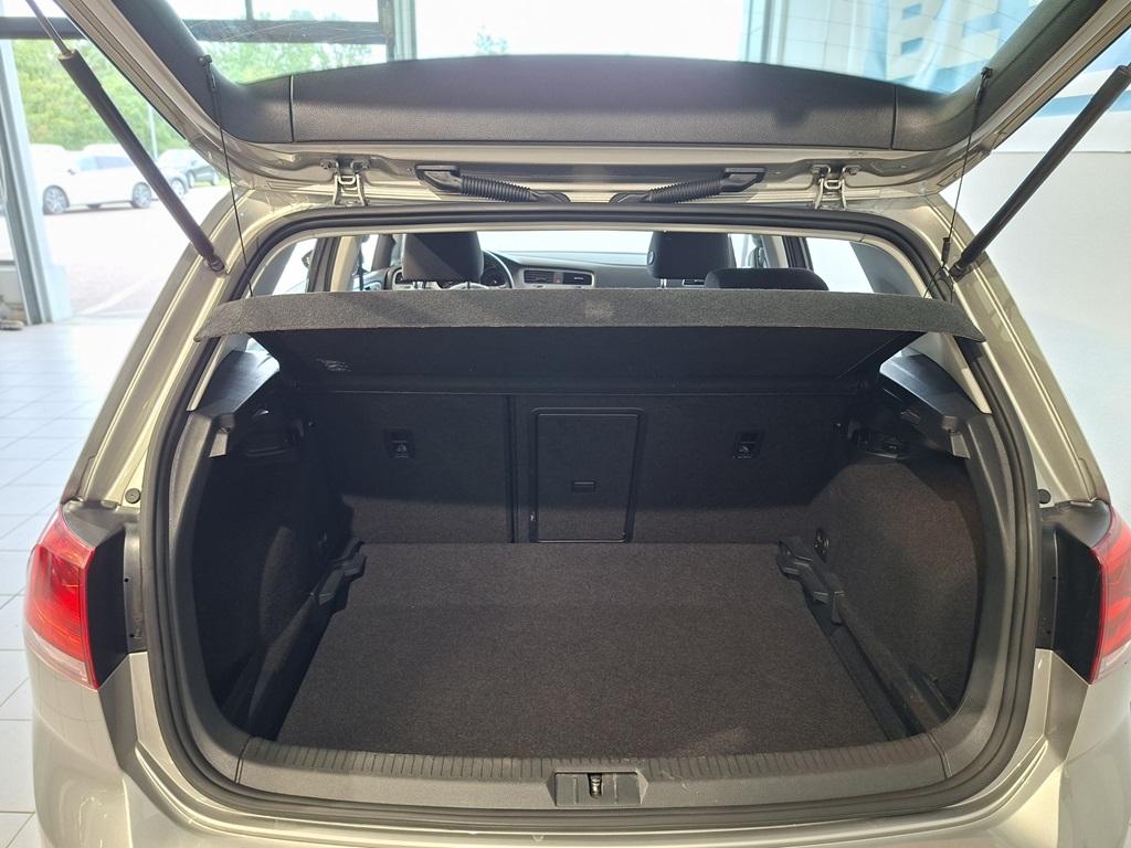 Volkswagen Golf JDZ213