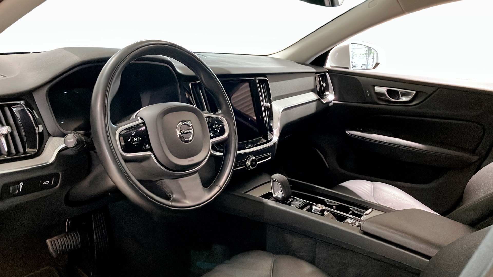 Volvo V60 JED88N
