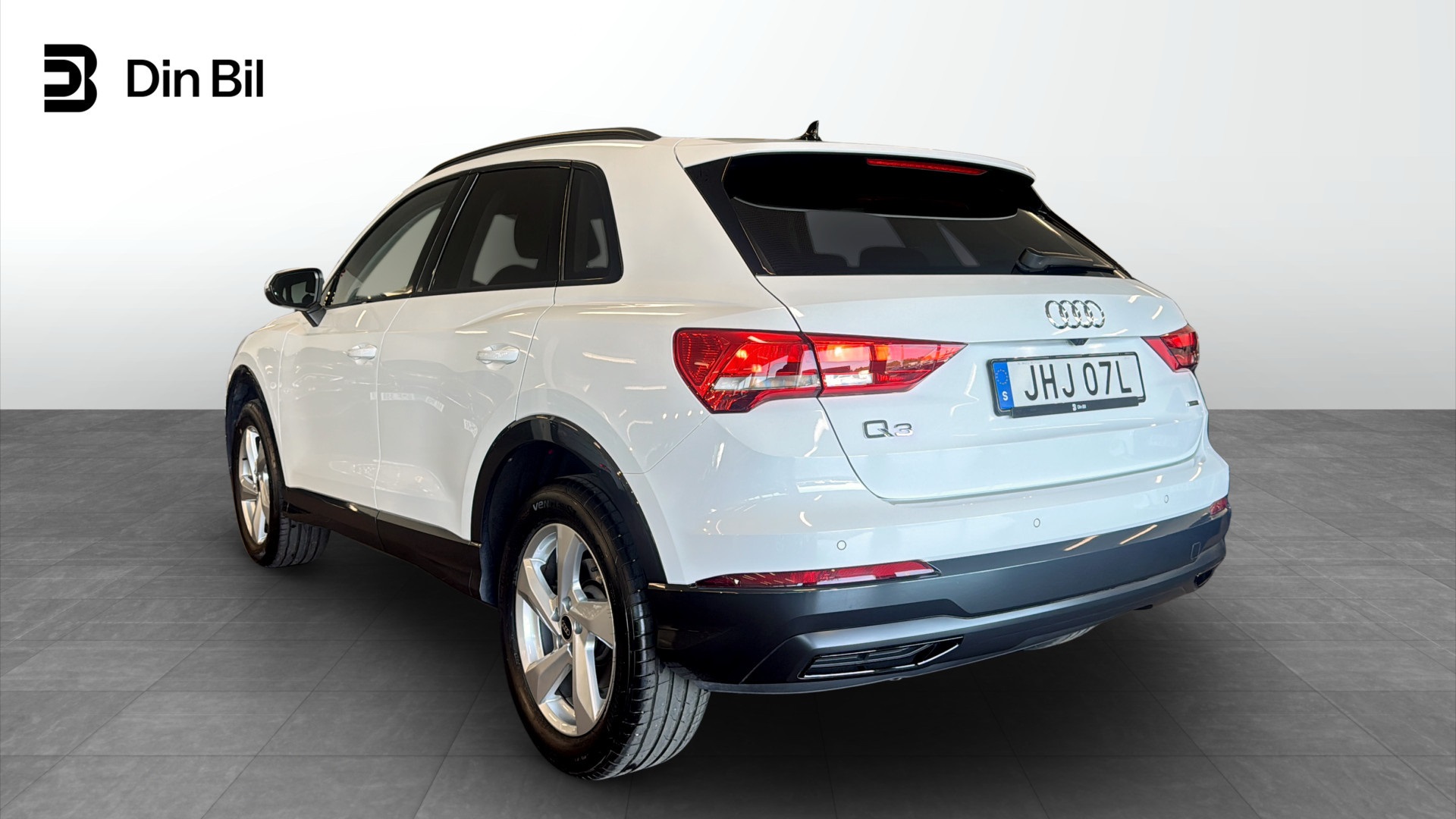 Audi Q3 JHJ07L