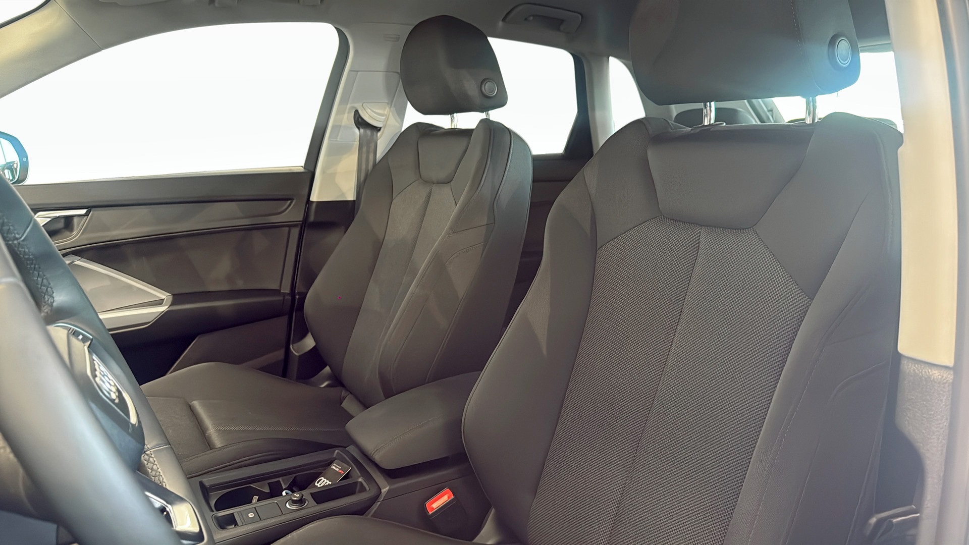 Audi Q3 JHJ07L