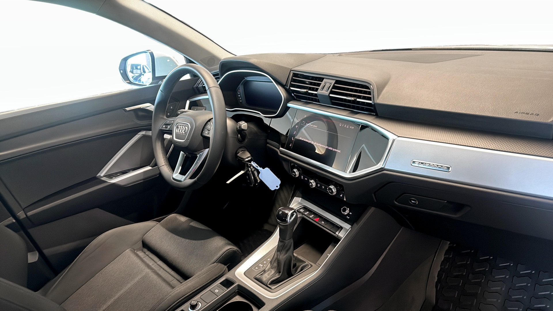 Audi Q3 JHJ07L