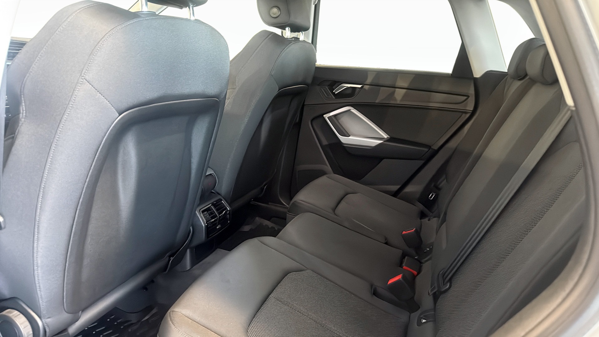 Audi Q3 JHJ07L