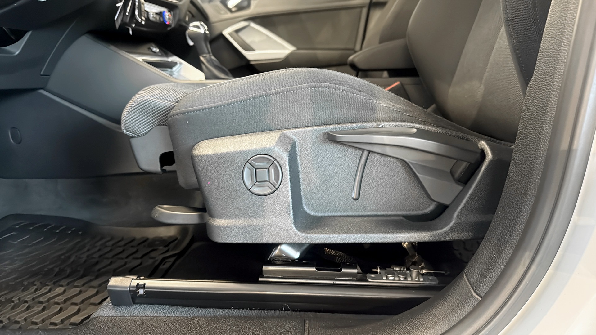 Audi Q3 JHJ07L