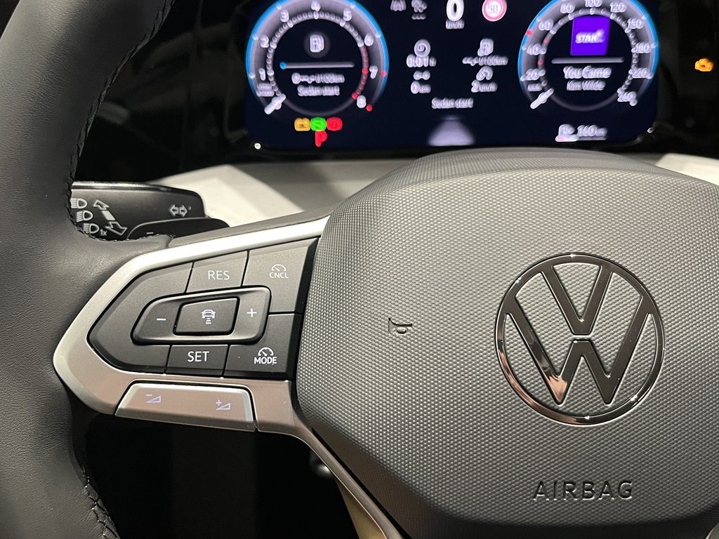 Volkswagen Golf JHJ11L