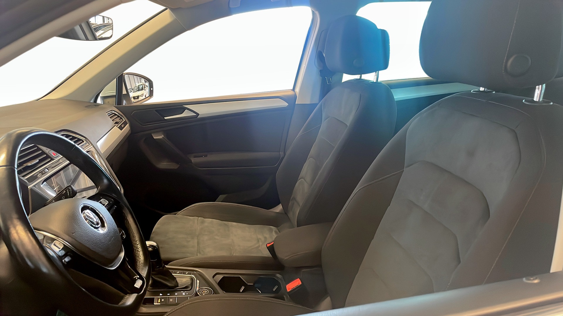 Volkswagen Tiguan JHJ18D