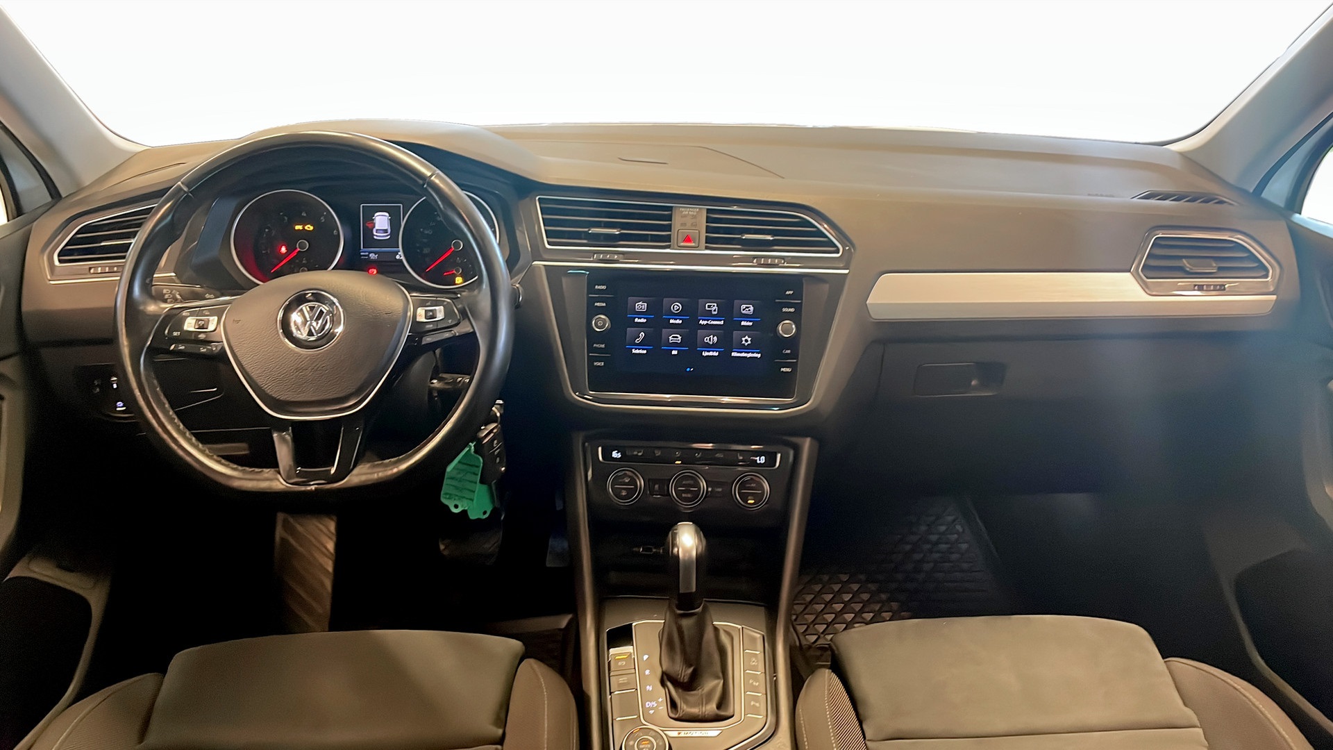 Volkswagen Tiguan JHJ18D