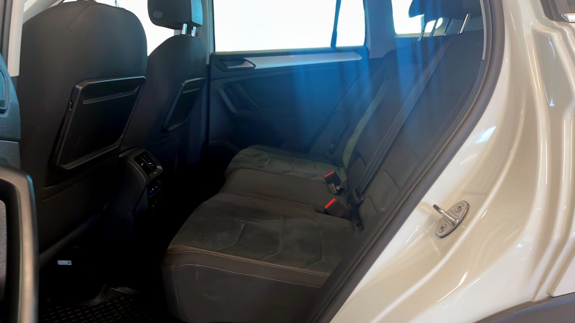Volkswagen Tiguan JHJ18D