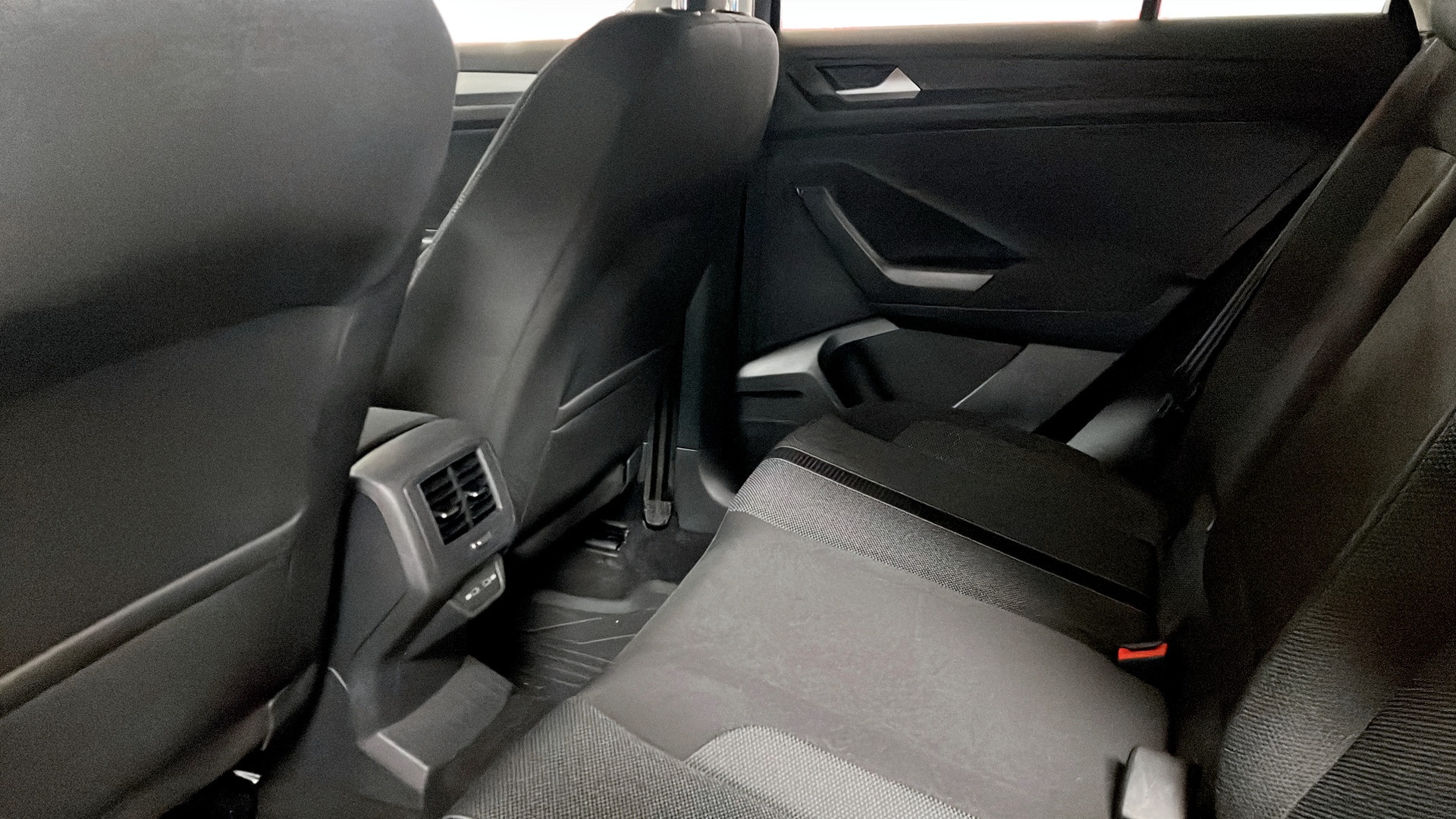 Volkswagen T-Roc JJD536