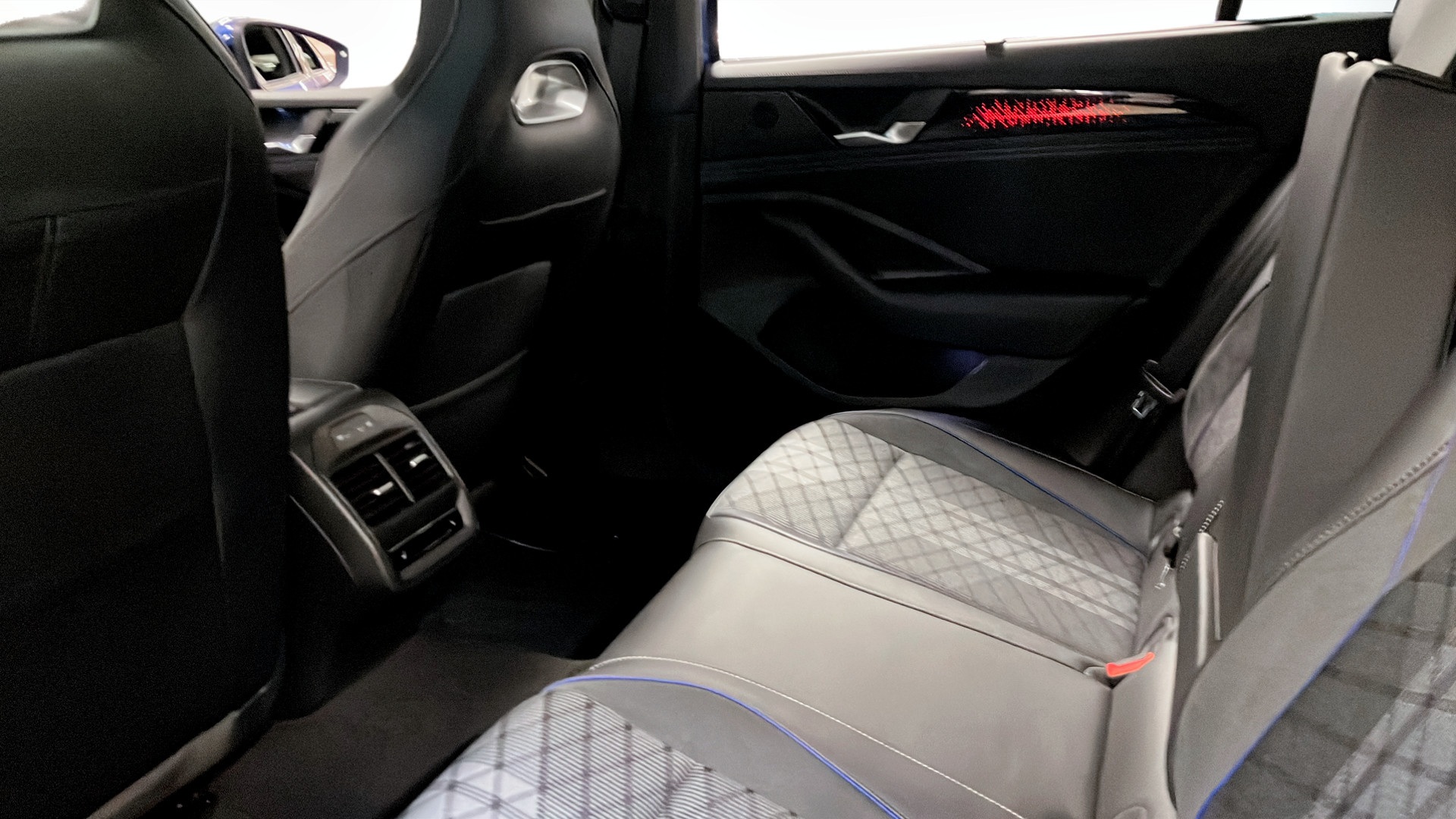 Volkswagen Passat Sportscombi JJH17L