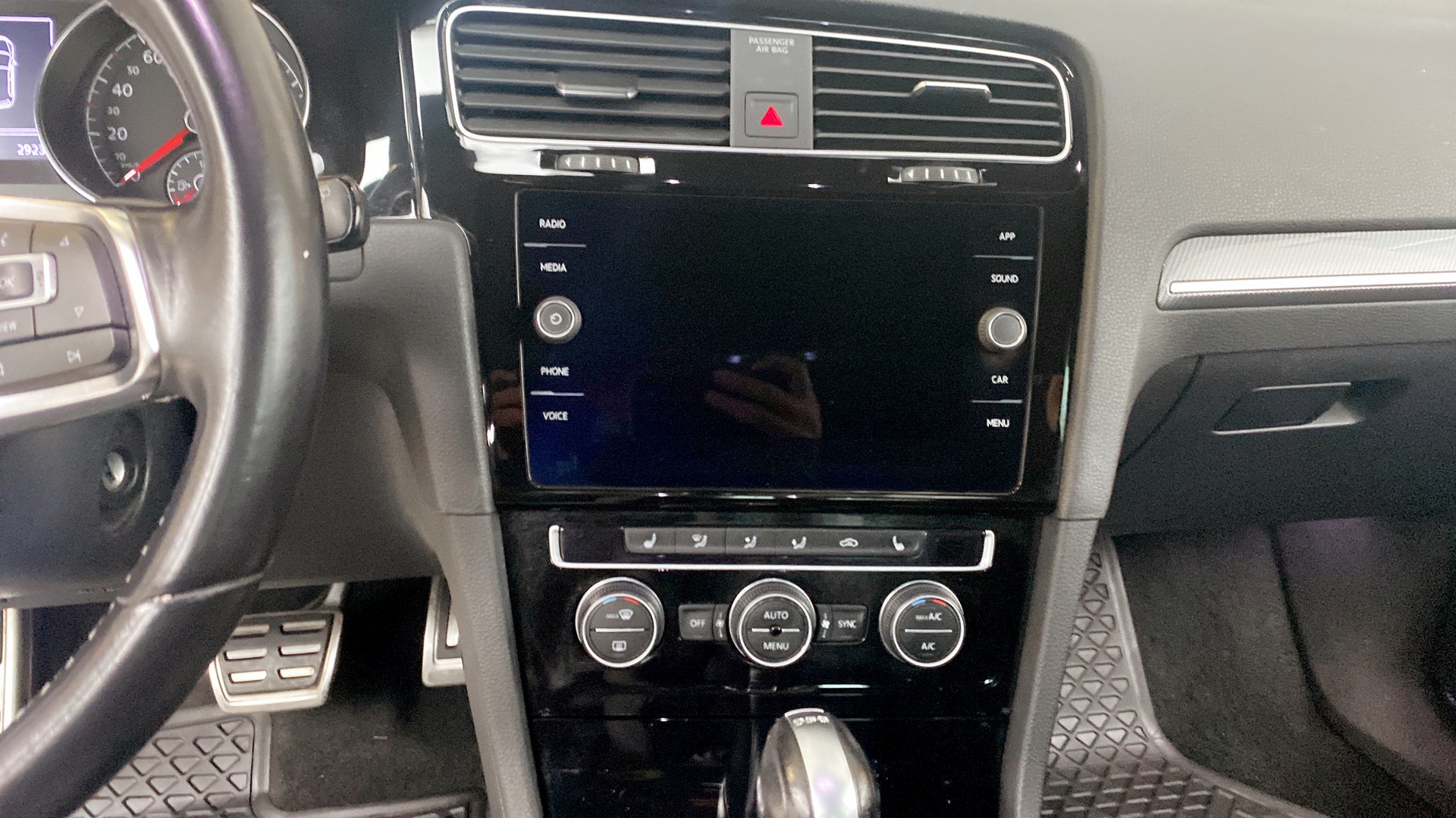 Volkswagen Golf JJW456