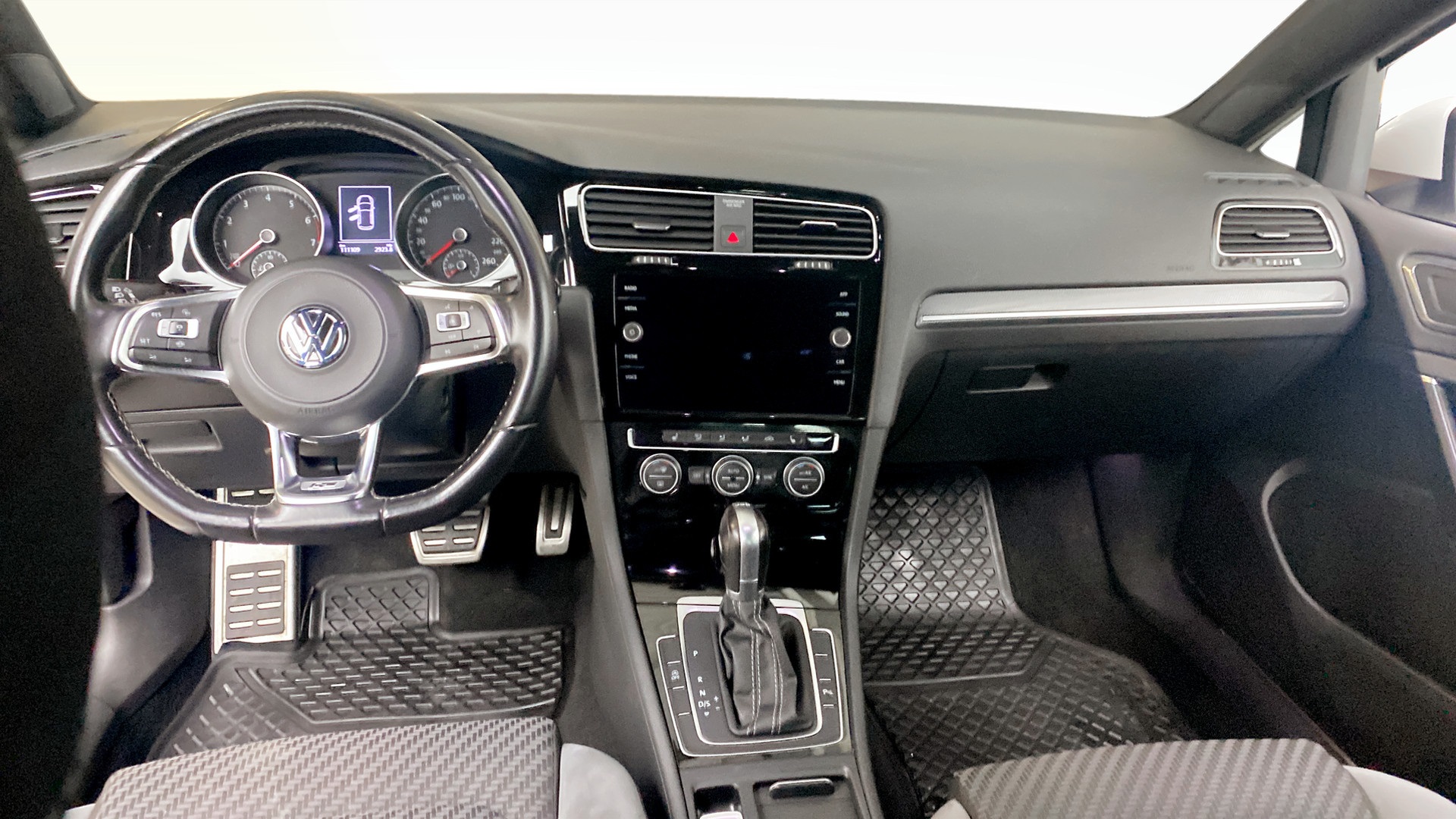 Volkswagen Golf JJW456