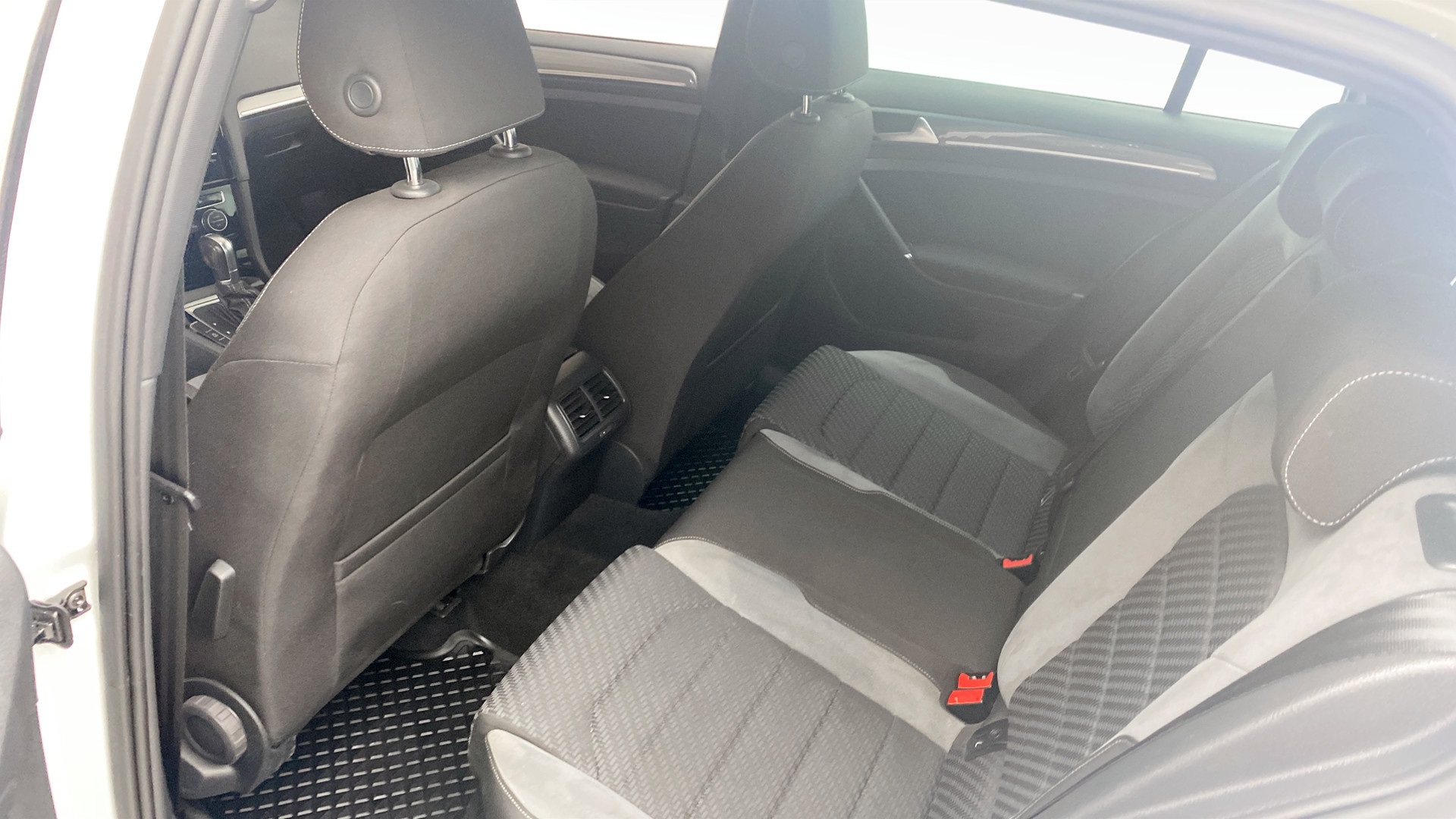 Volkswagen Golf JJW456