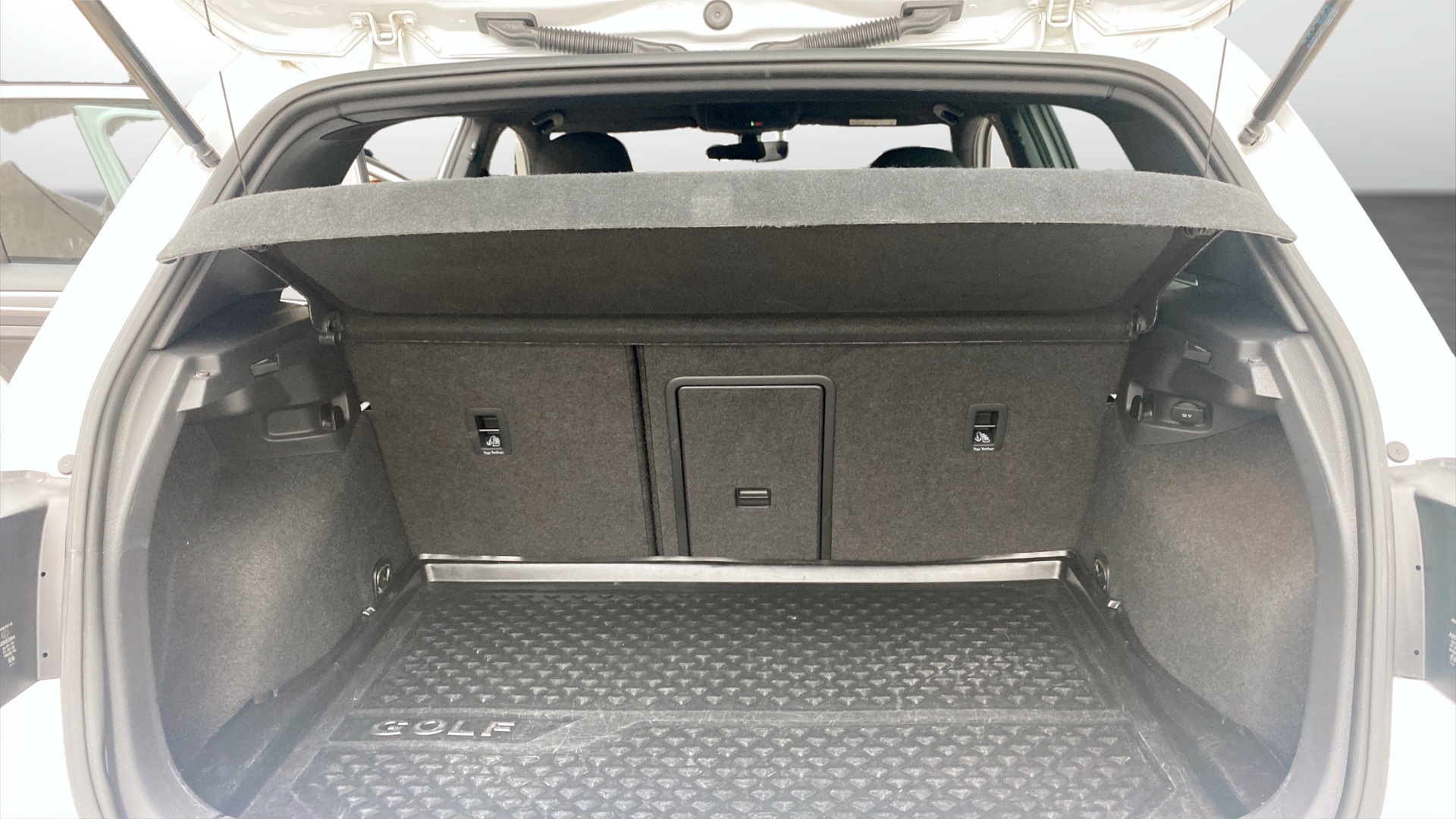 Volkswagen Golf JJW456