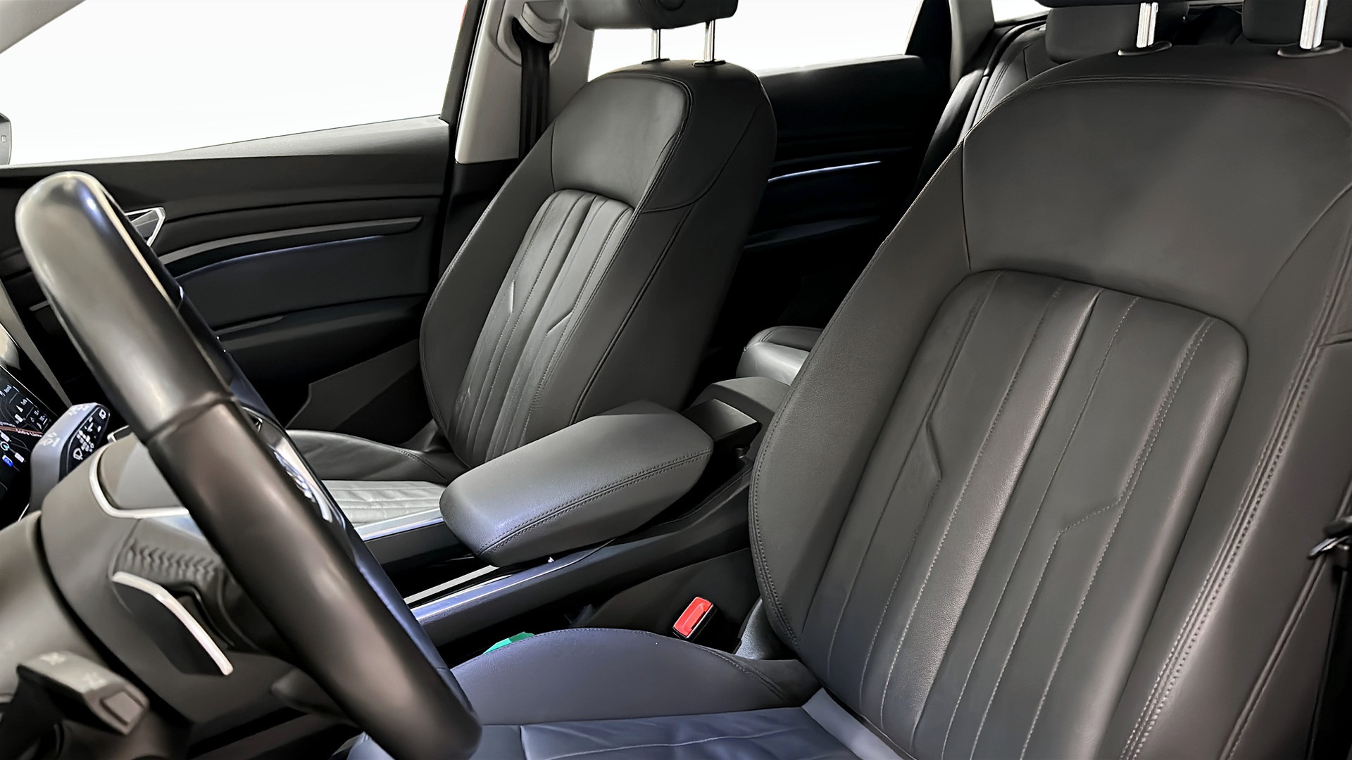 Audi e-tron JJW70E