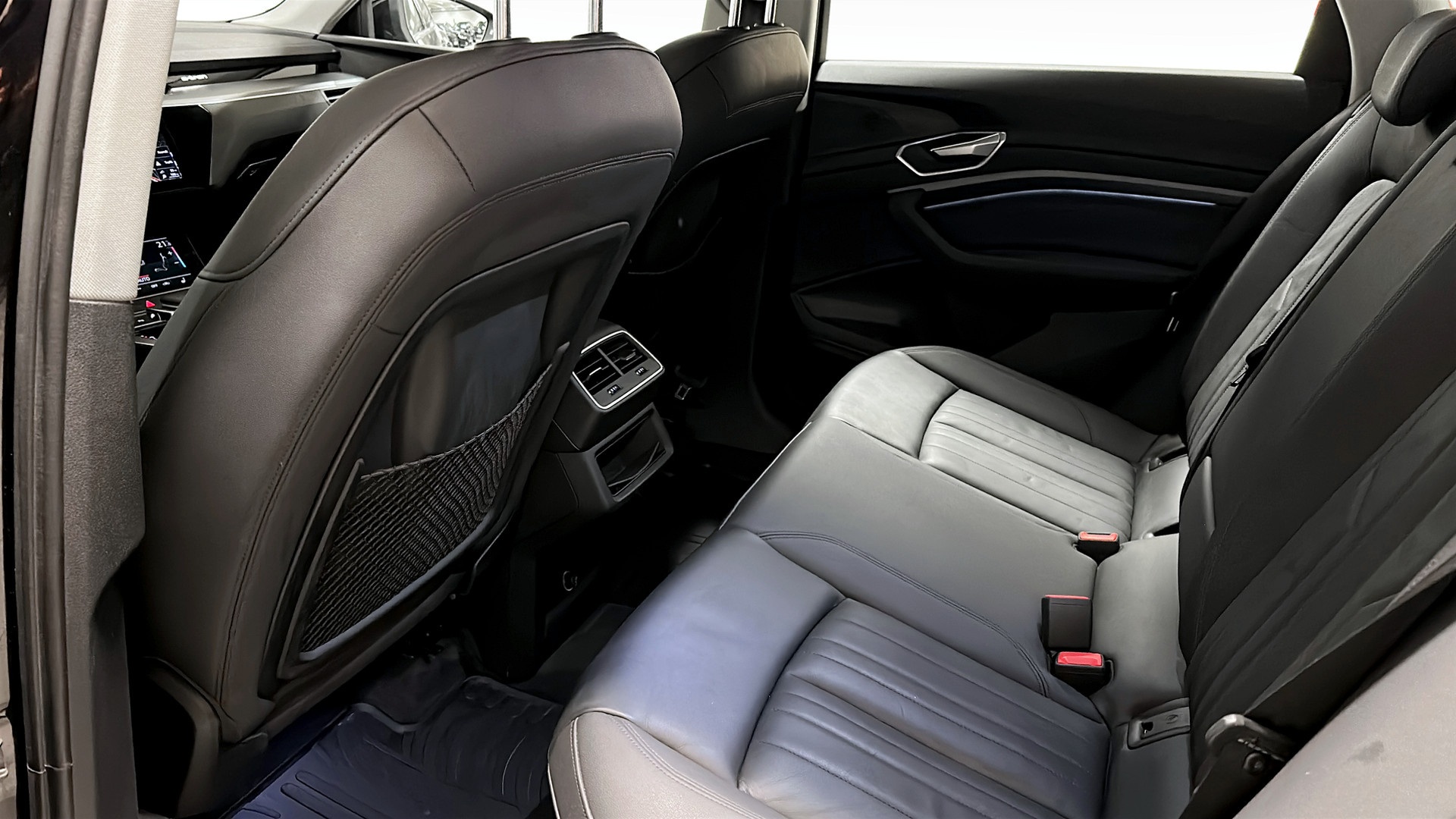Audi e-tron JJW70E