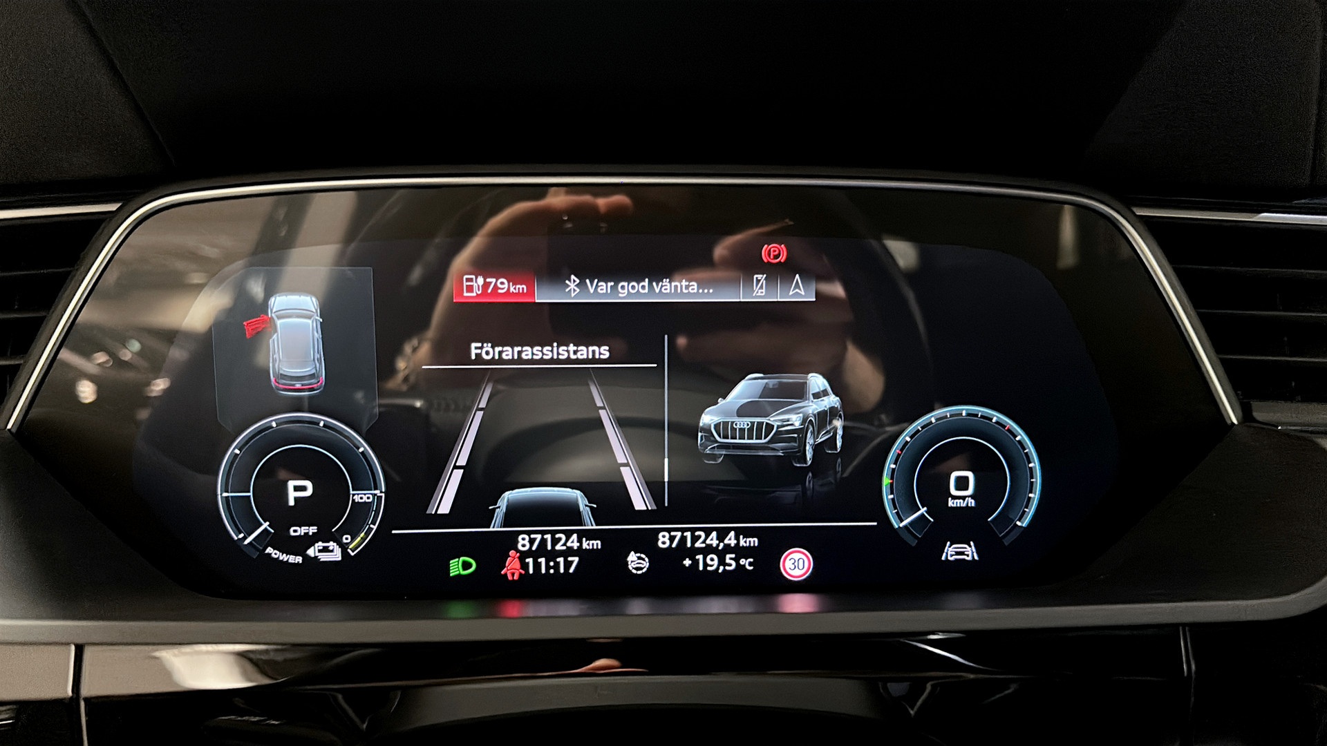 Audi e-tron JJW70E