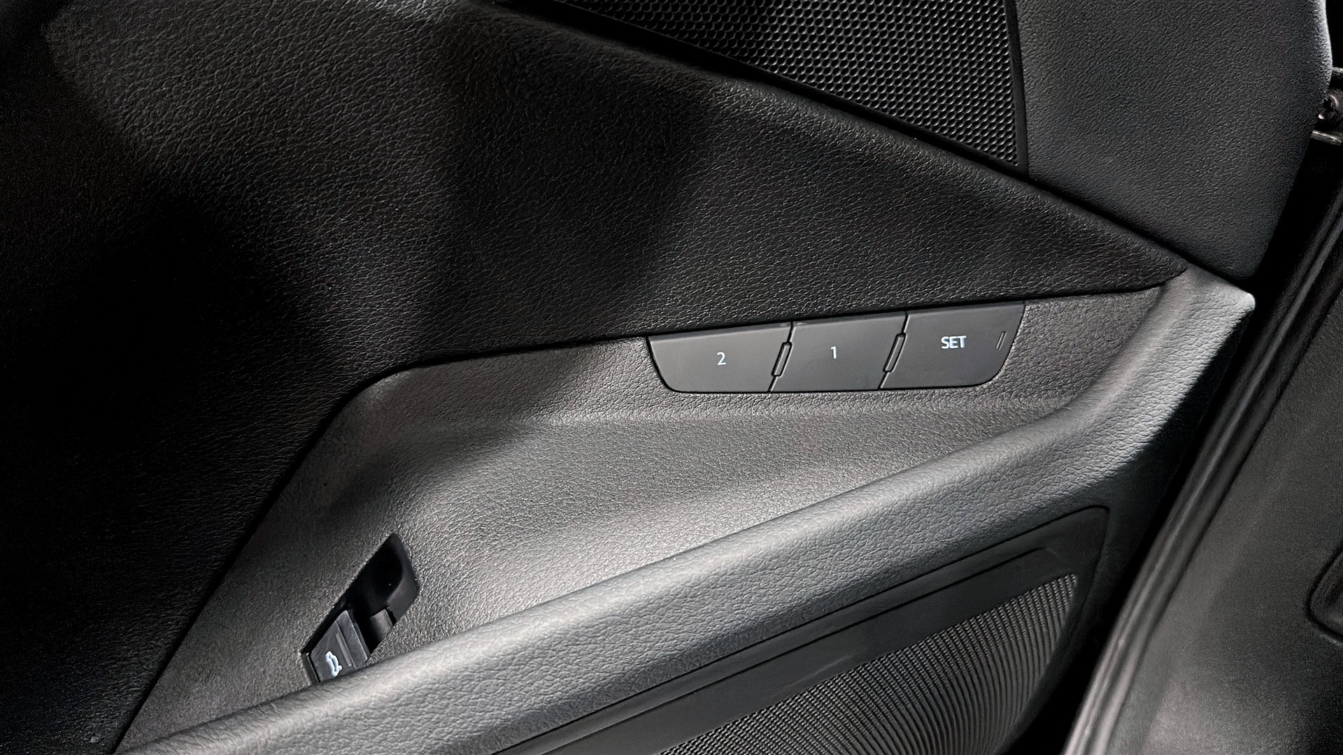 Audi e-tron JJW70E