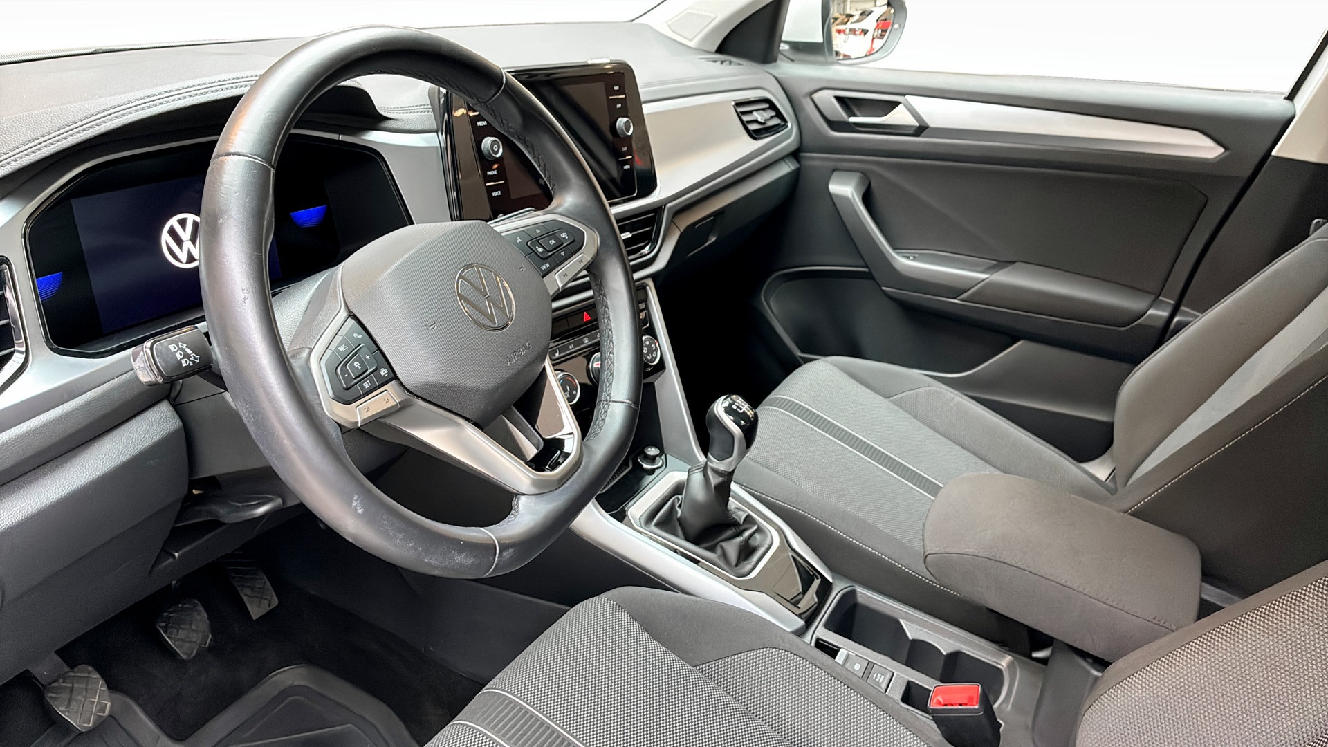 Volkswagen T-Roc JJY89A