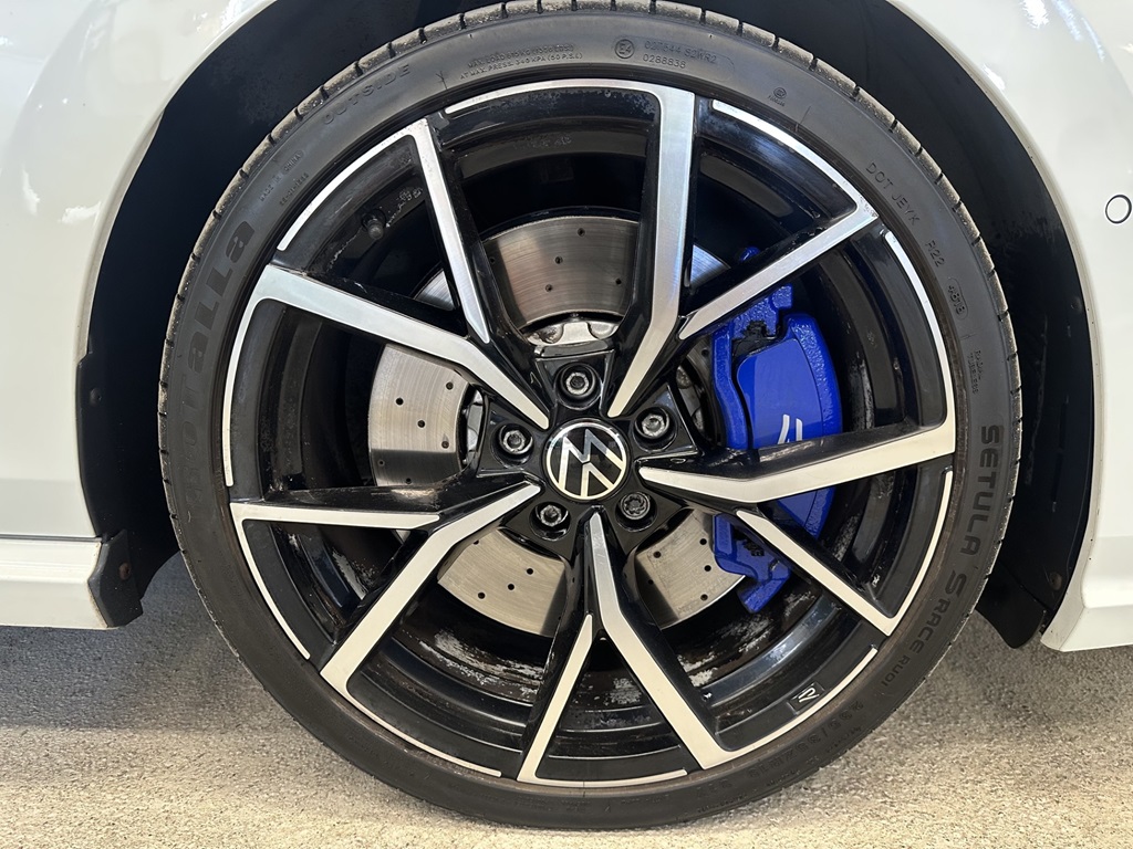 Volkswagen Golf JML49T