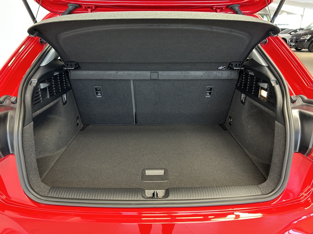 Audi Q2 JRA06A