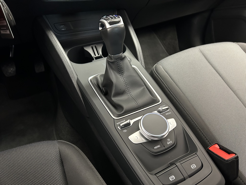 Audi Q2 JRA06A