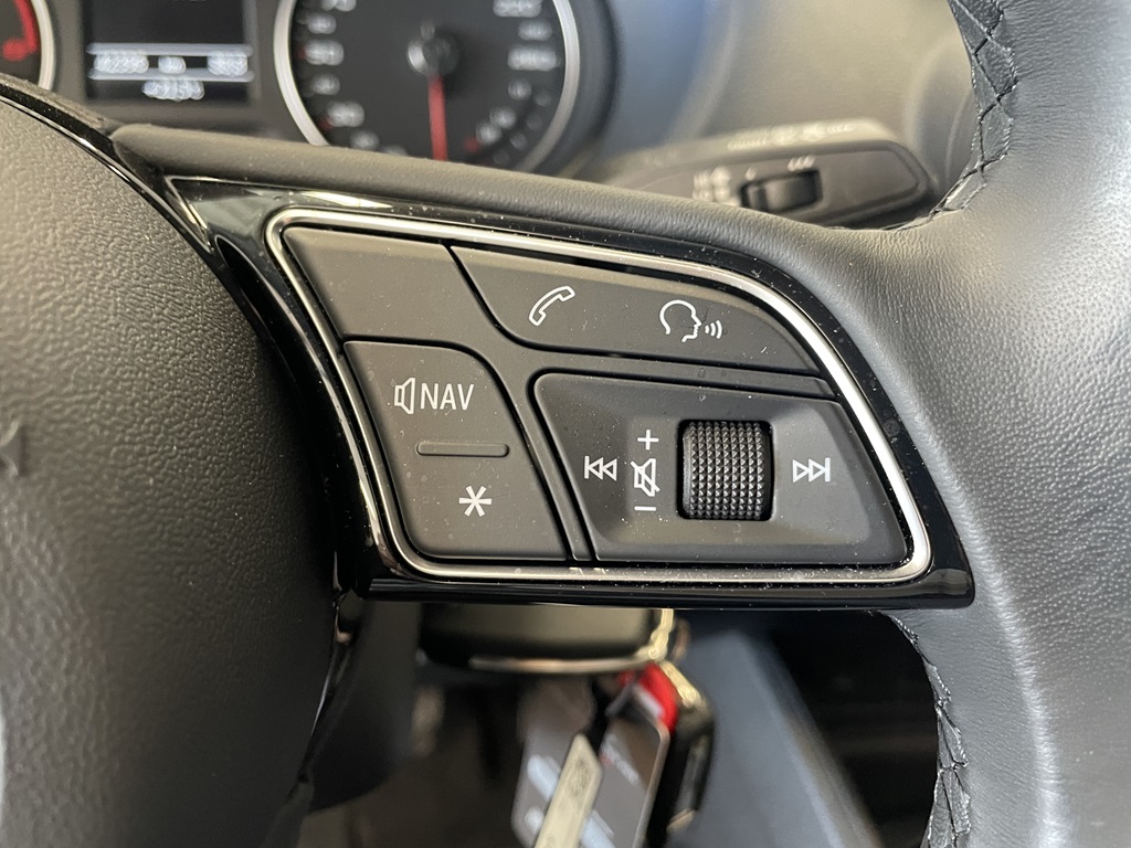 Audi Q2 JRA06A