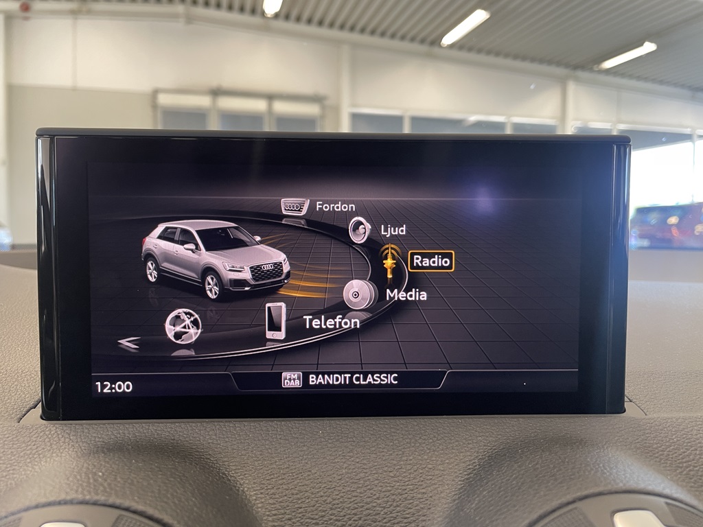 Audi Q2 JRA06A