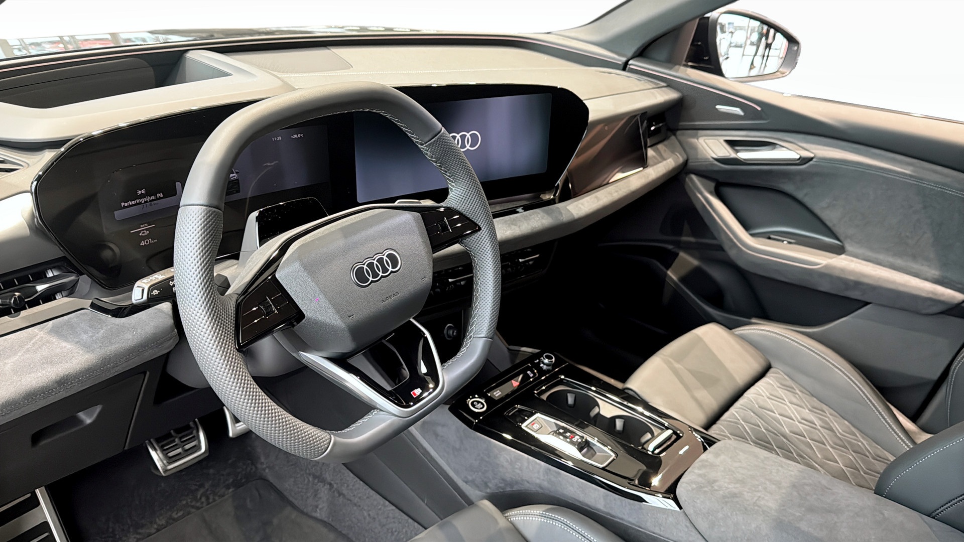 Audi Q6 e-tron JRB36N