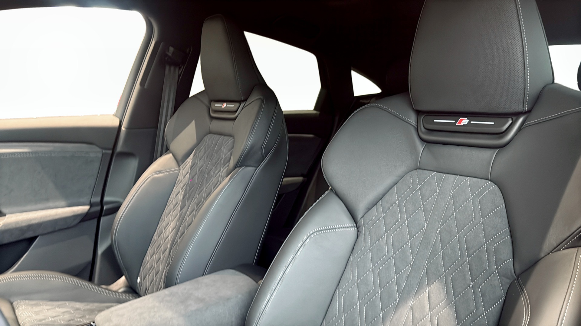 Audi Q6 e-tron JRB36N