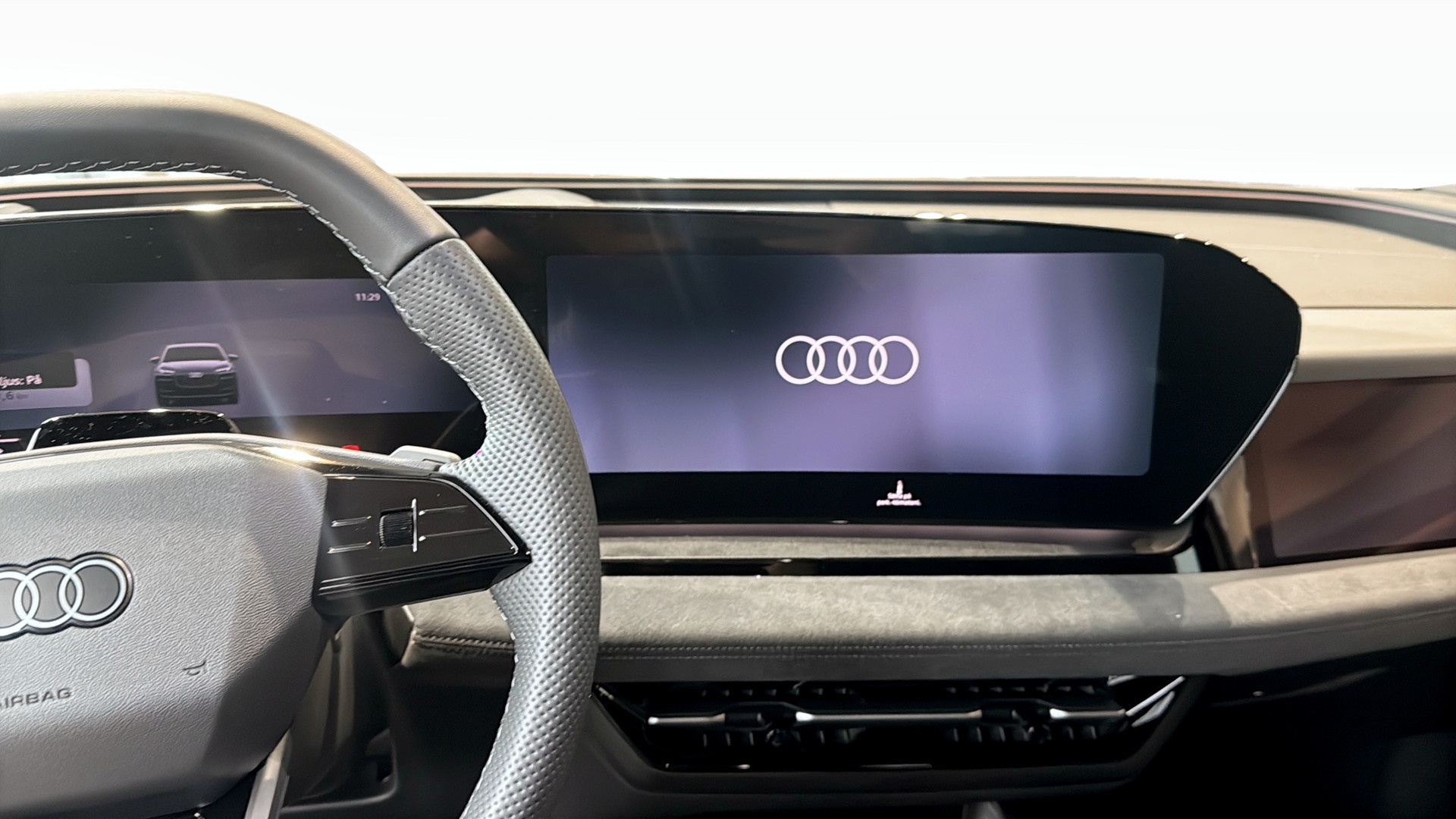 Audi Q6 e-tron JRB36N