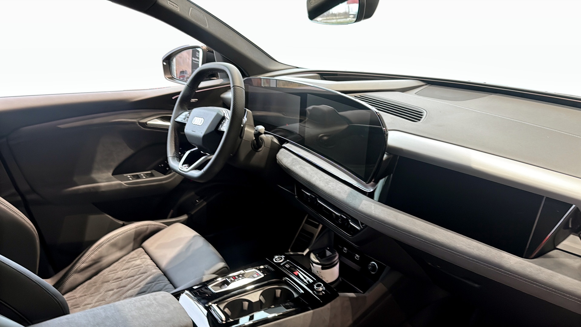 Audi Q6 e-tron JRB36N