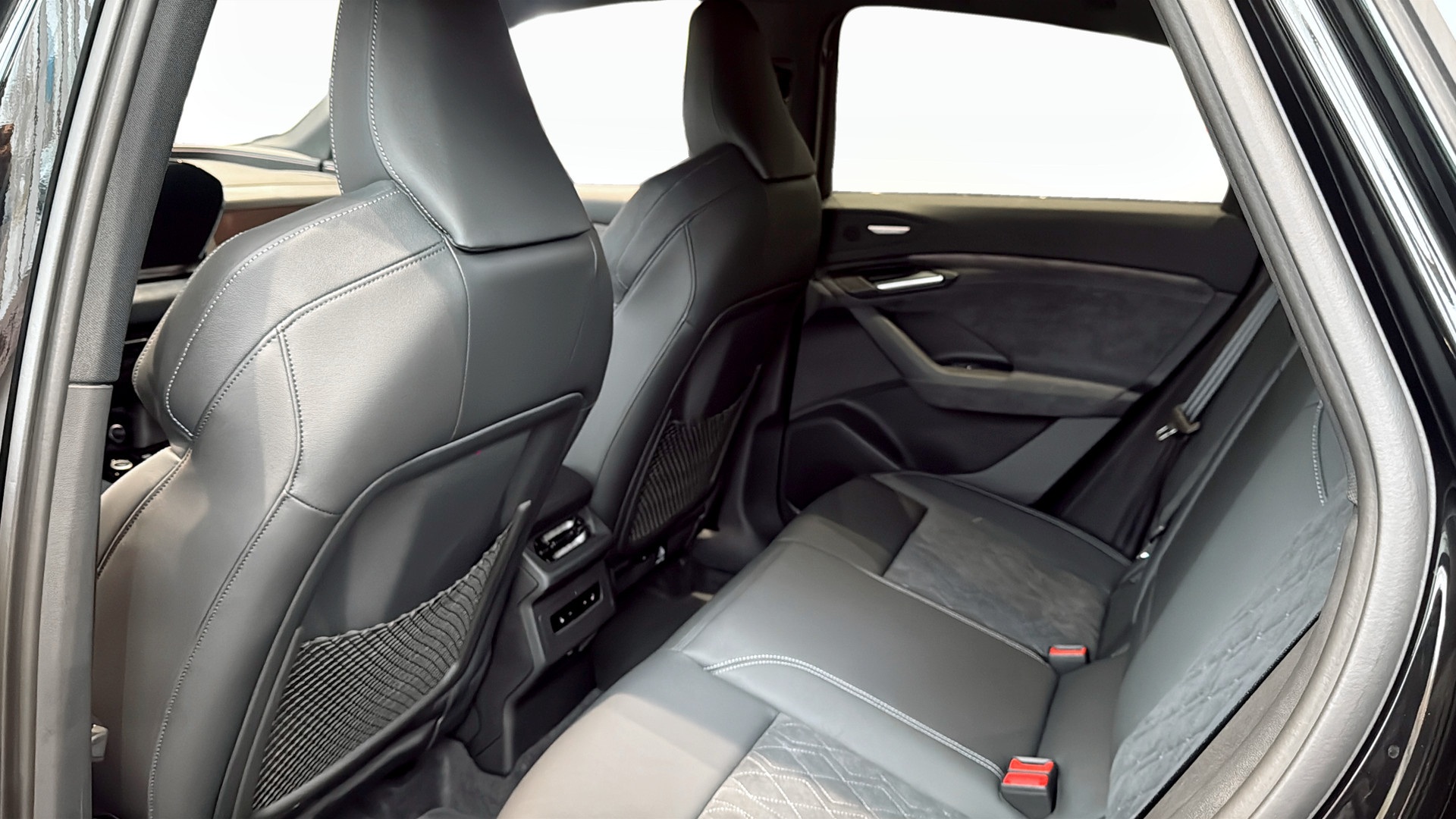 Audi Q6 e-tron JRB36N