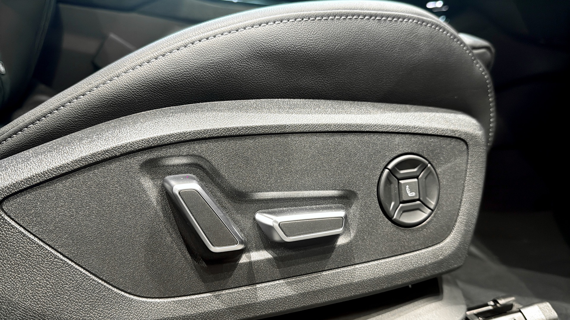 Audi Q6 e-tron JRB36N