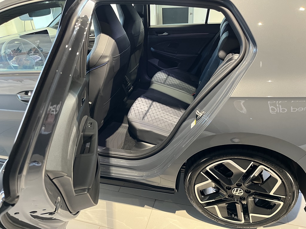 Volkswagen Golf JRJ06L