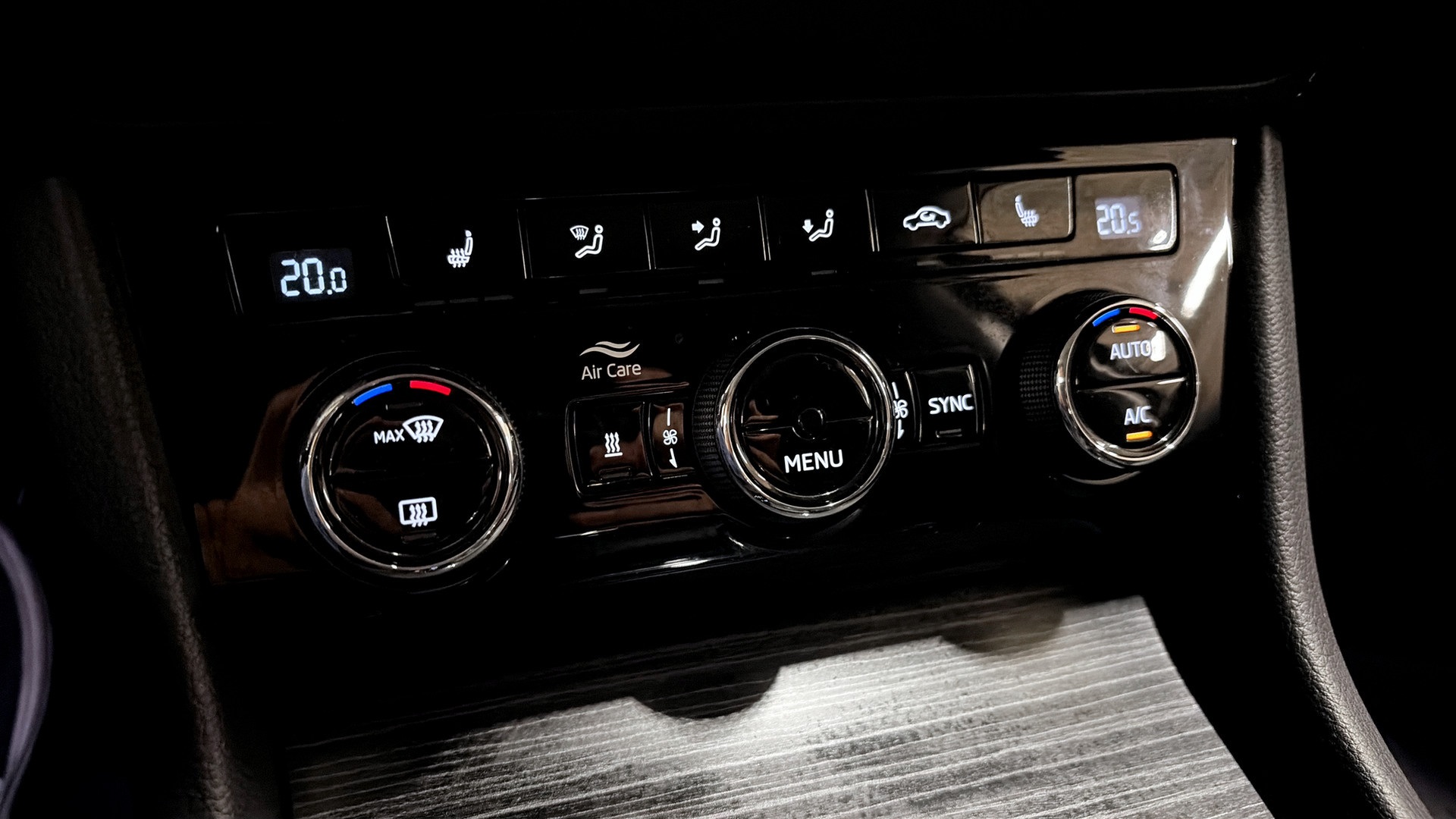 Skoda Superb JSF96P